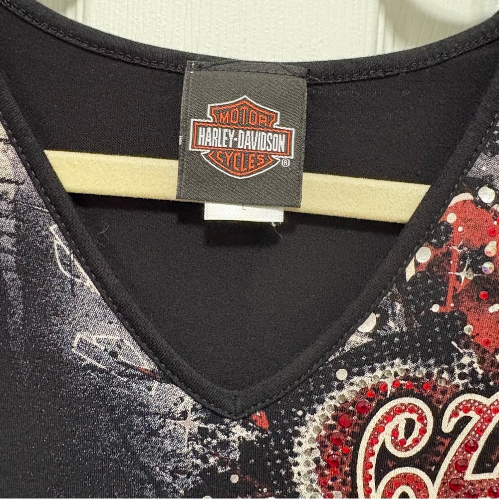 Harley-Davidson Black Long-Sleeve V-Neck Top with Red Heart Embellishments Y2K - Picture 4 of 15